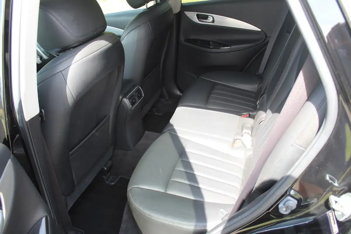 2012-infiniti-ex-30td-big-10