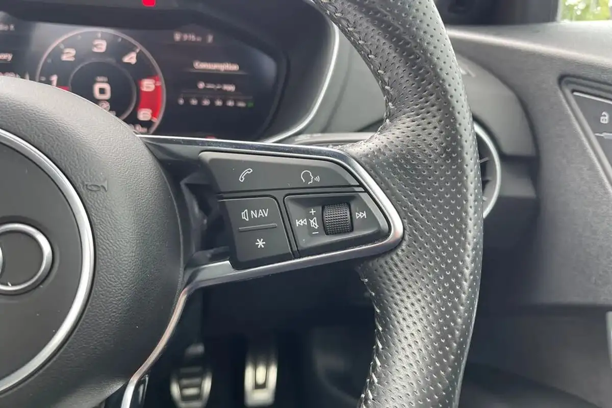 2015-audi-tt-coupe-20-tdi-s-line-big-39
