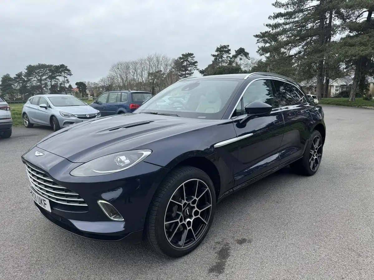 2021-aston-martin-dbx-40-v8-big-7