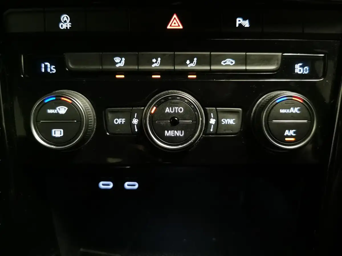 2021-volkswagen-t-roc-15-tsi-black-edition-big-22