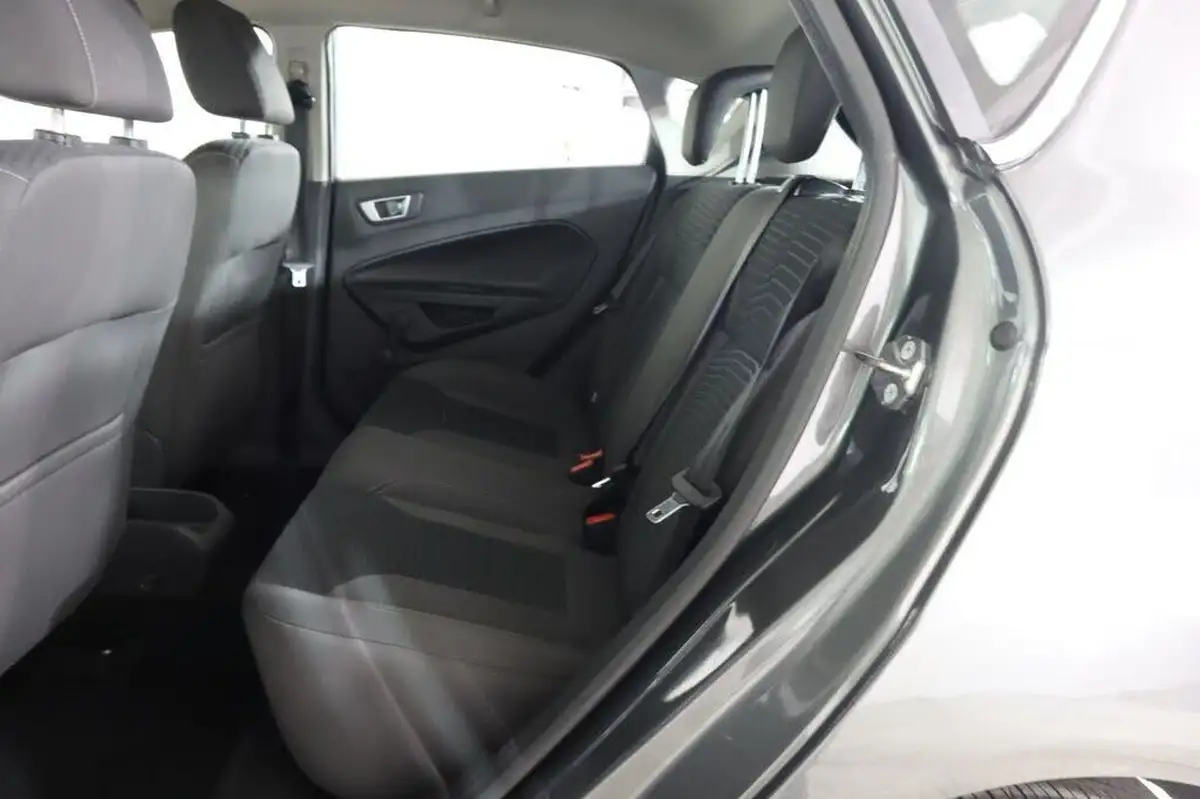 2016-ford-fiesta-125-zetec-5d-big-37