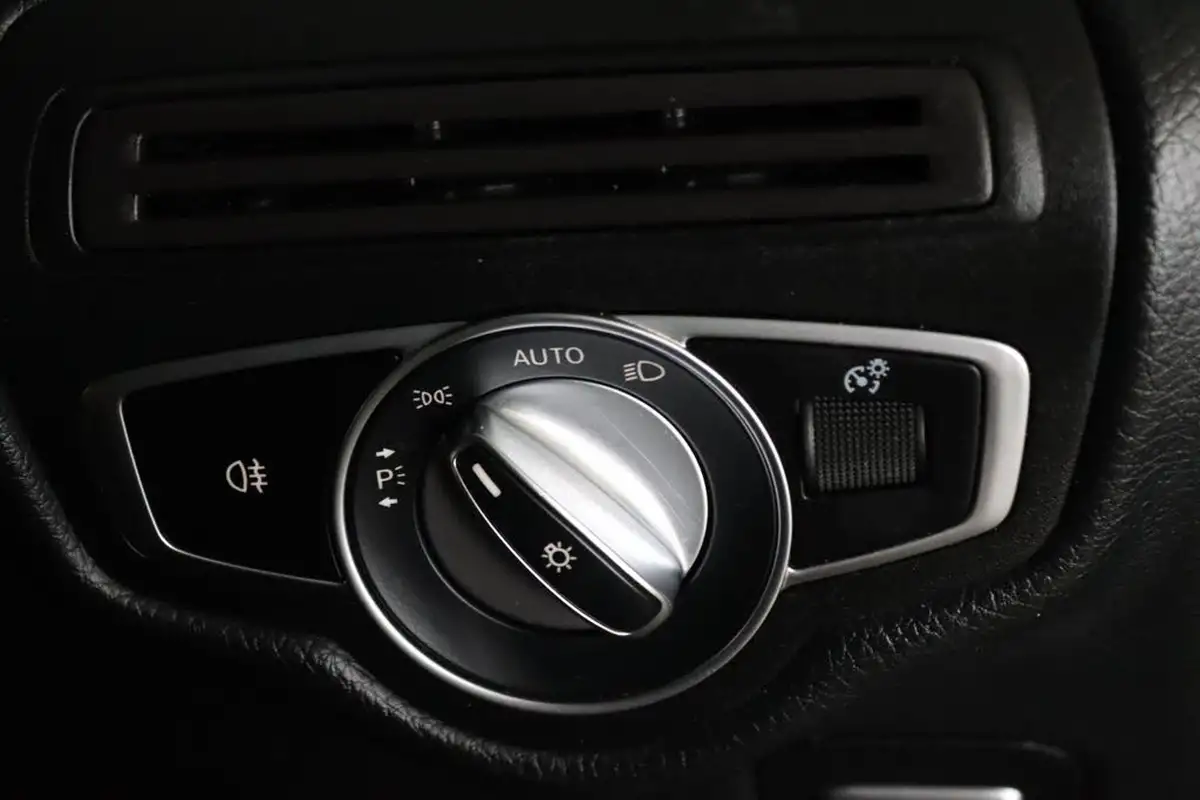 2019-mercedes-benz-v-class-20d-v300d-sport-extra-long-big-22
