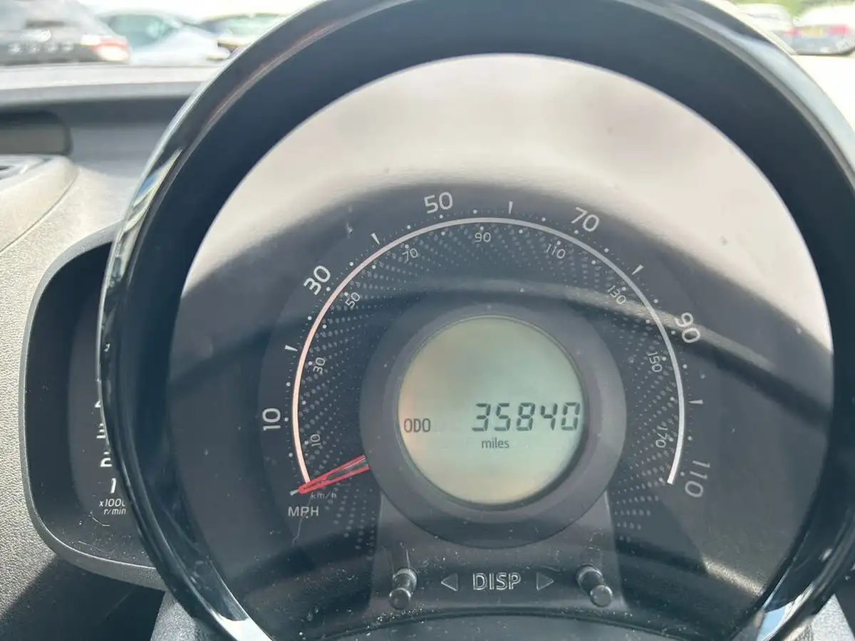 2021-toyota-aygo-10-vvt-i-x-play-tss-big-11