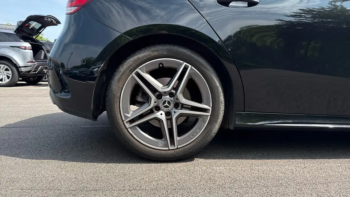 2019-mercedes-benz-a-class-20-a220-amg-line-premium-hatchback-5d-big-18
