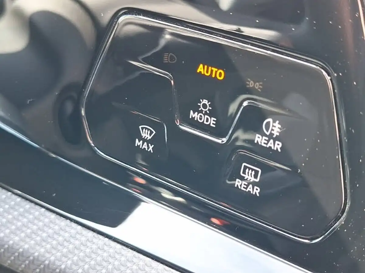 2024-volkswagen-golf-big-14