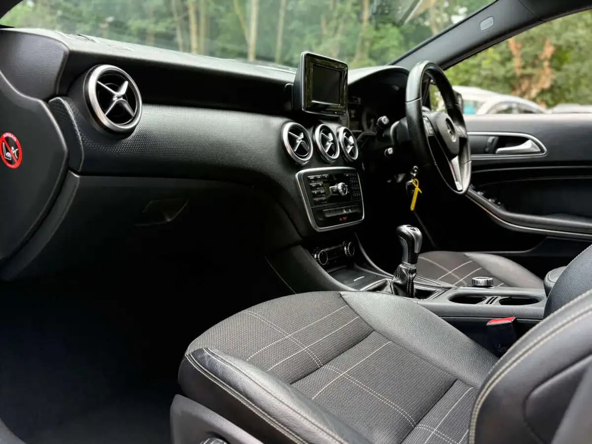 2015-mercedes-benz-a-class-15-cdi-a180-sport-109ps-big-45