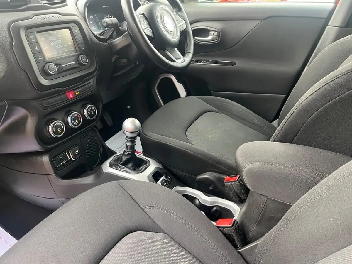 2015-jeep-renegade-14-multiair-ii-longitude-big-10
