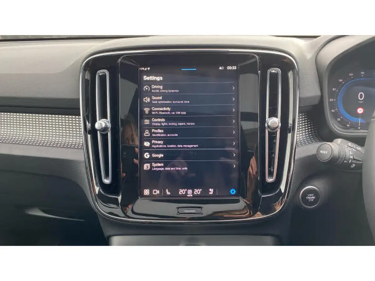 2024-volvo-xc40-20-b3-ultra-black-edition-big-32