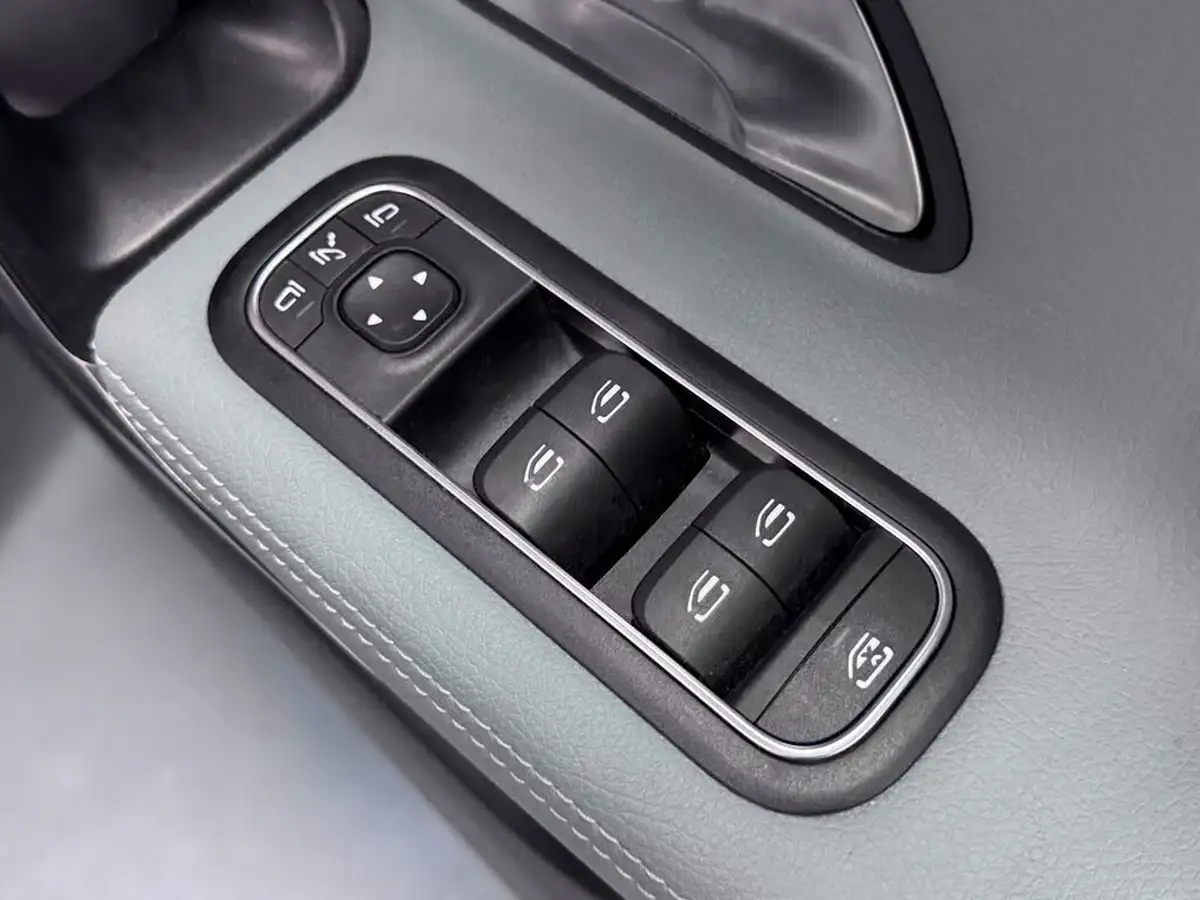 2023-mercedes-benz-cla-13-cla-200-amg-line-executive-coupe-4d-big-15