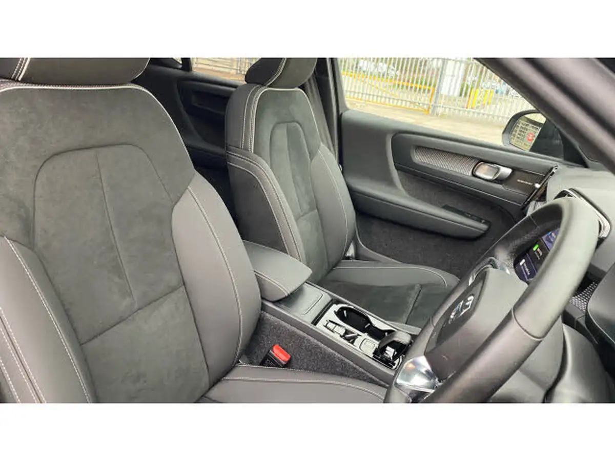 2024-volvo-xc40-20-b3-ultra-black-edition-big-8