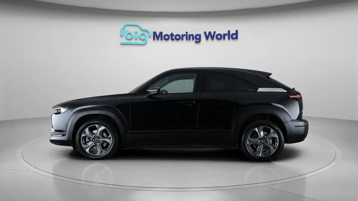 2021-mazda-mx-30-e-sport-lux-big-3