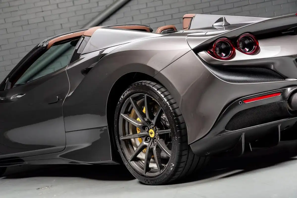 2021-ferrari-f8-spider-big-28
