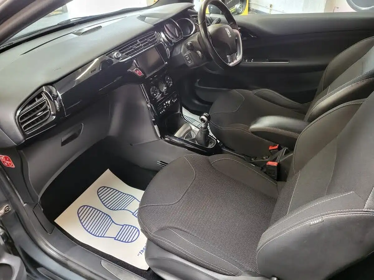 2013-citroen-ds3-16-dstyle-big-20