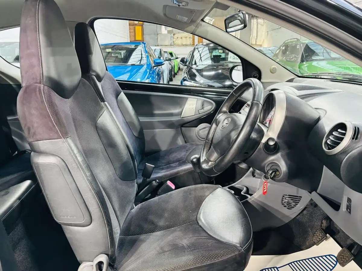 2009-toyota-aygo-10-aygo-black-3d-big-12