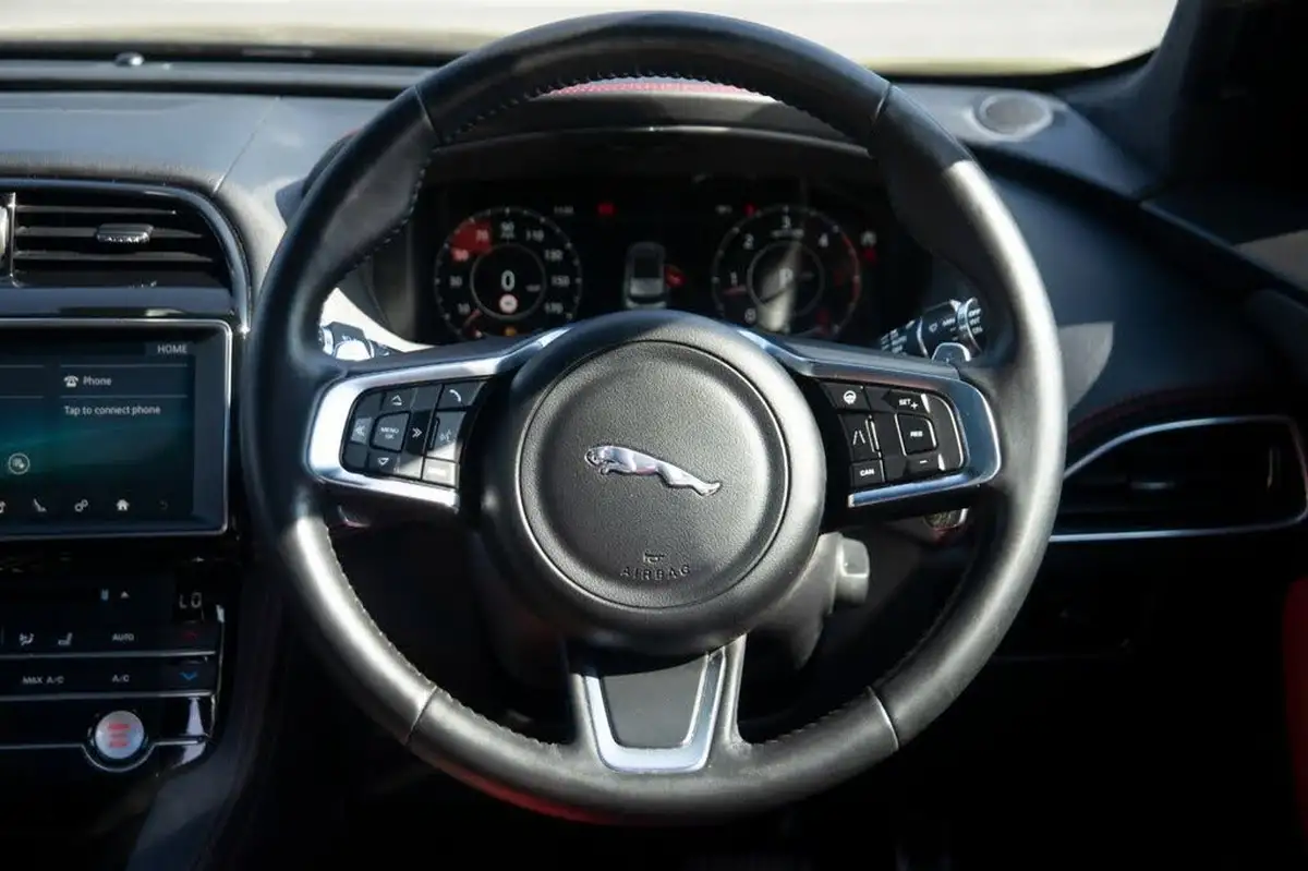 2019-jaguar-f-pace-20-i4d-chequered-flag-180ps-big-10
