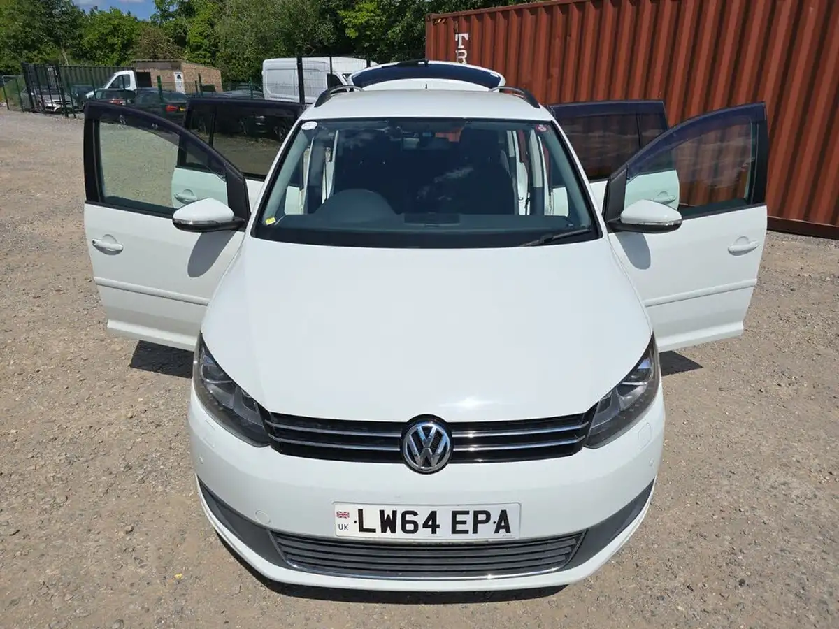 2014-volkswagen-touran-big-6