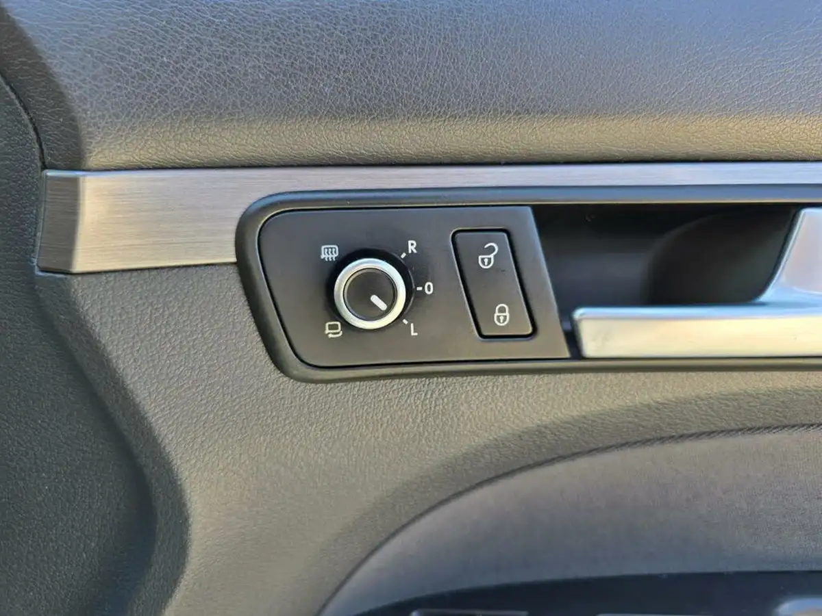 2014-volkswagen-touran-big-30