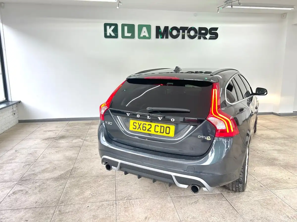 2012-volvo-v60-16td-r-design-115bhp-ss-big-2