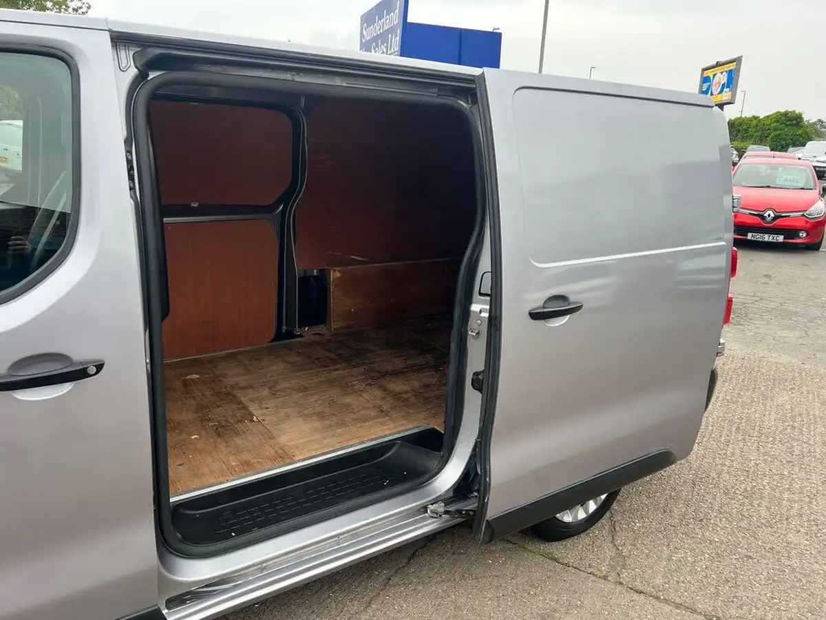2021-toyota-proace-20d-icon-long-120hpeu6dt-e-panel-big-9