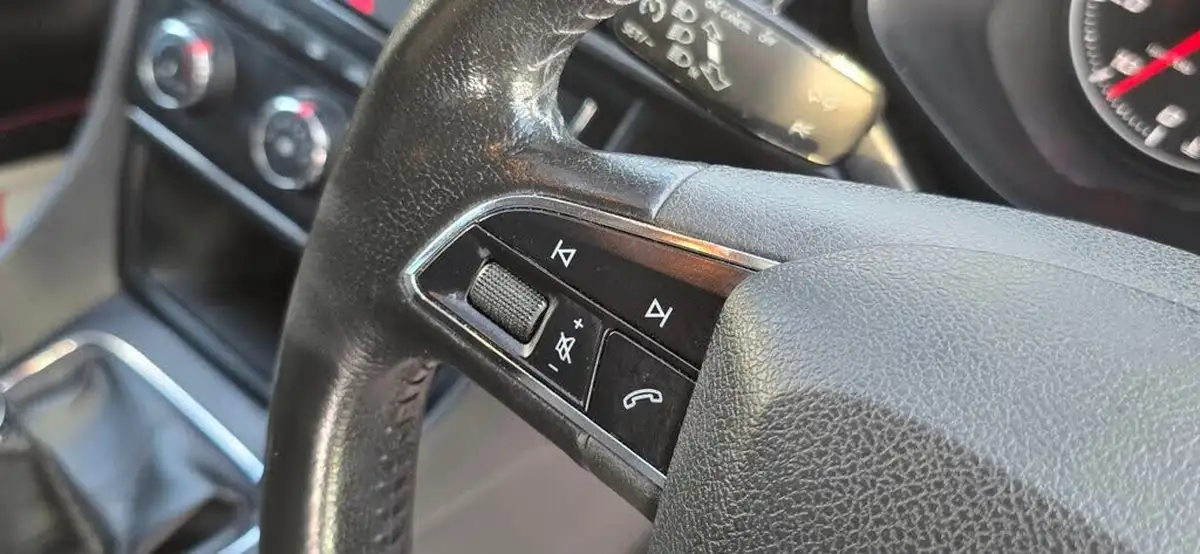 2015-seat-leon-12-se-tech-pack-tsi-110ps-hatchback-5d-big-25