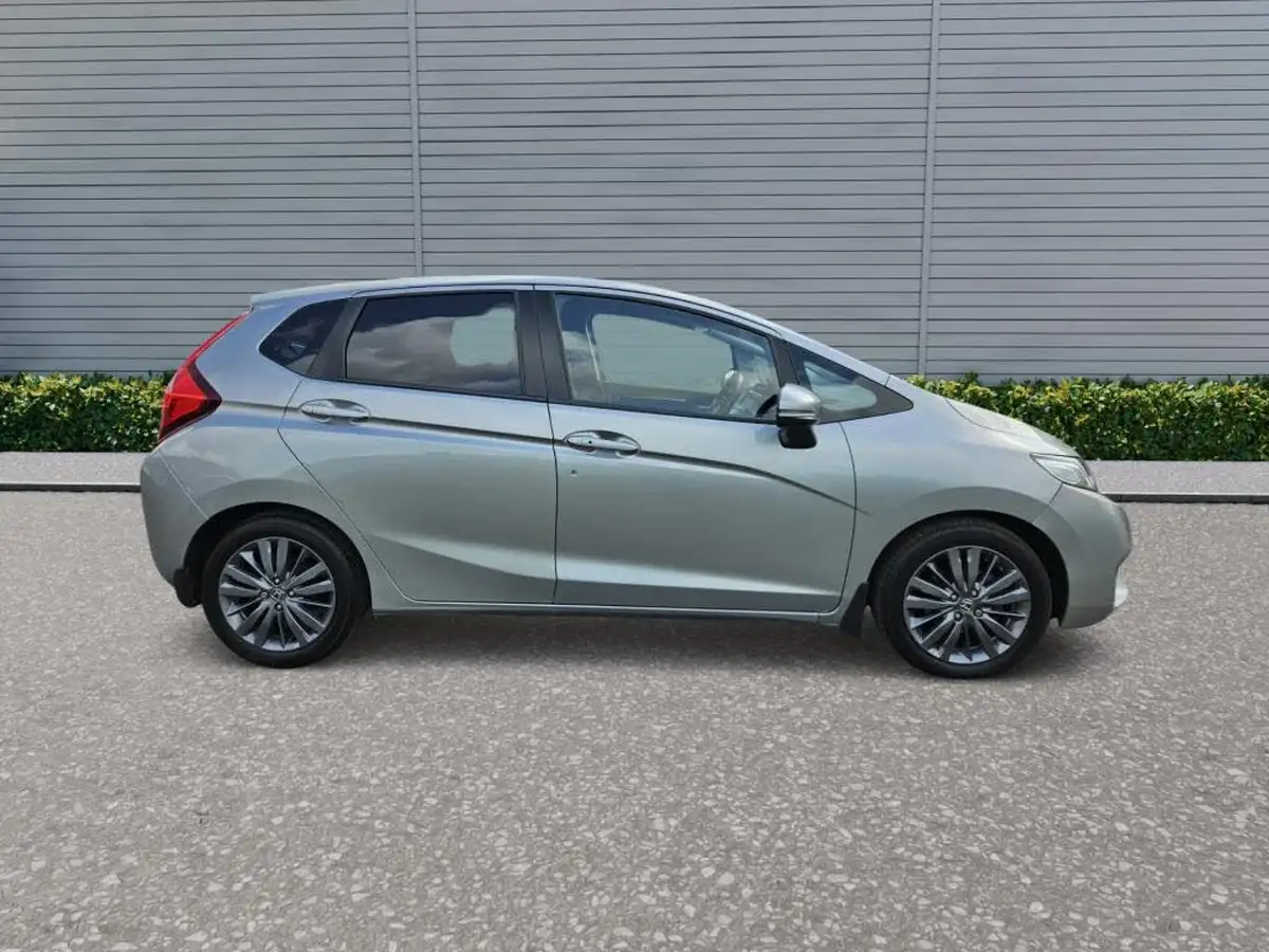 2016-honda-jazz-13-i-vtec-ex-cvt-big-3