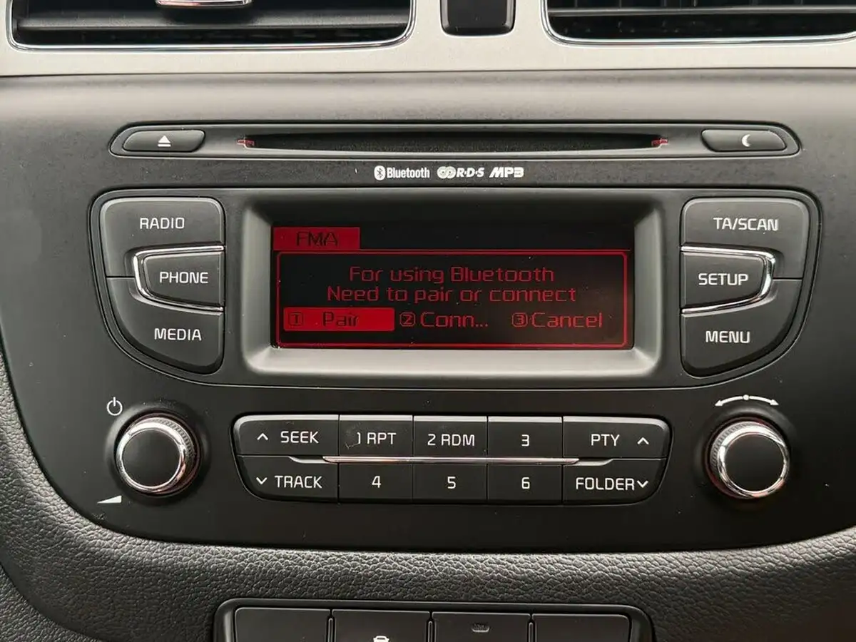 2015-kia-ceed-16crdi-2-hatchback-auto-big-22