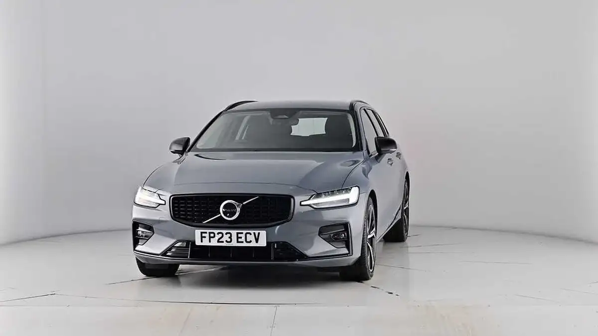 2023-volvo-v60-20-b3-plus-station-wagon-big-55