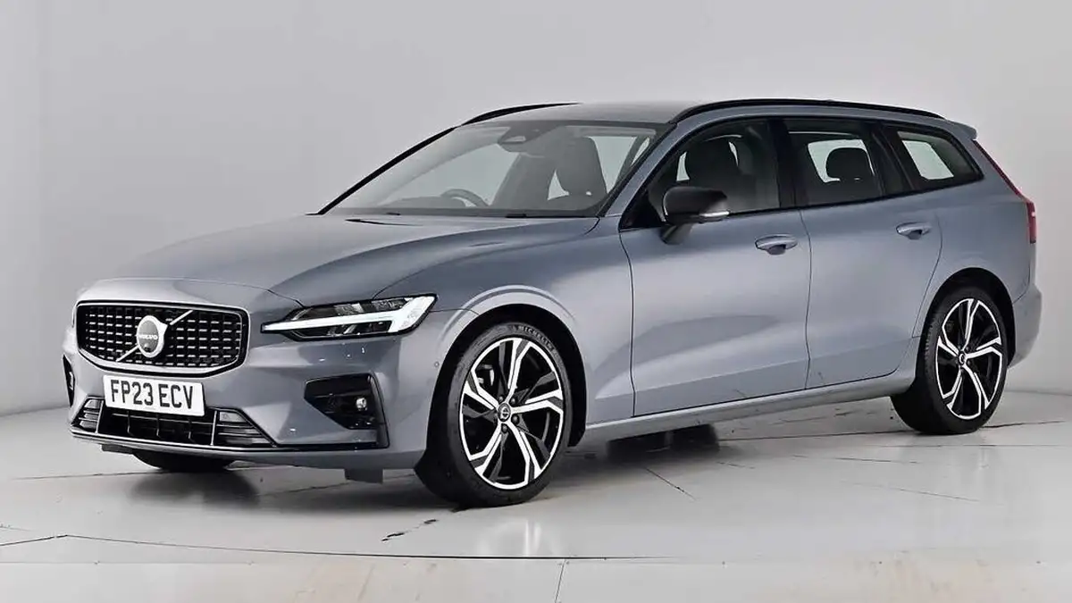 2023-volvo-v60-20-b3-plus-station-wagon-big-3