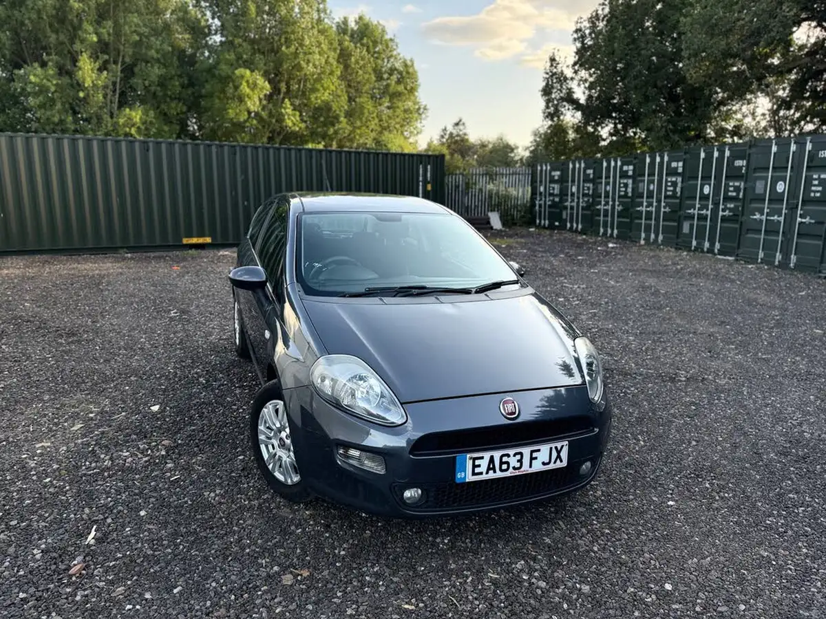 2013-fiat-punto-14-easy-8v-77bhp-ss-3d-big-1