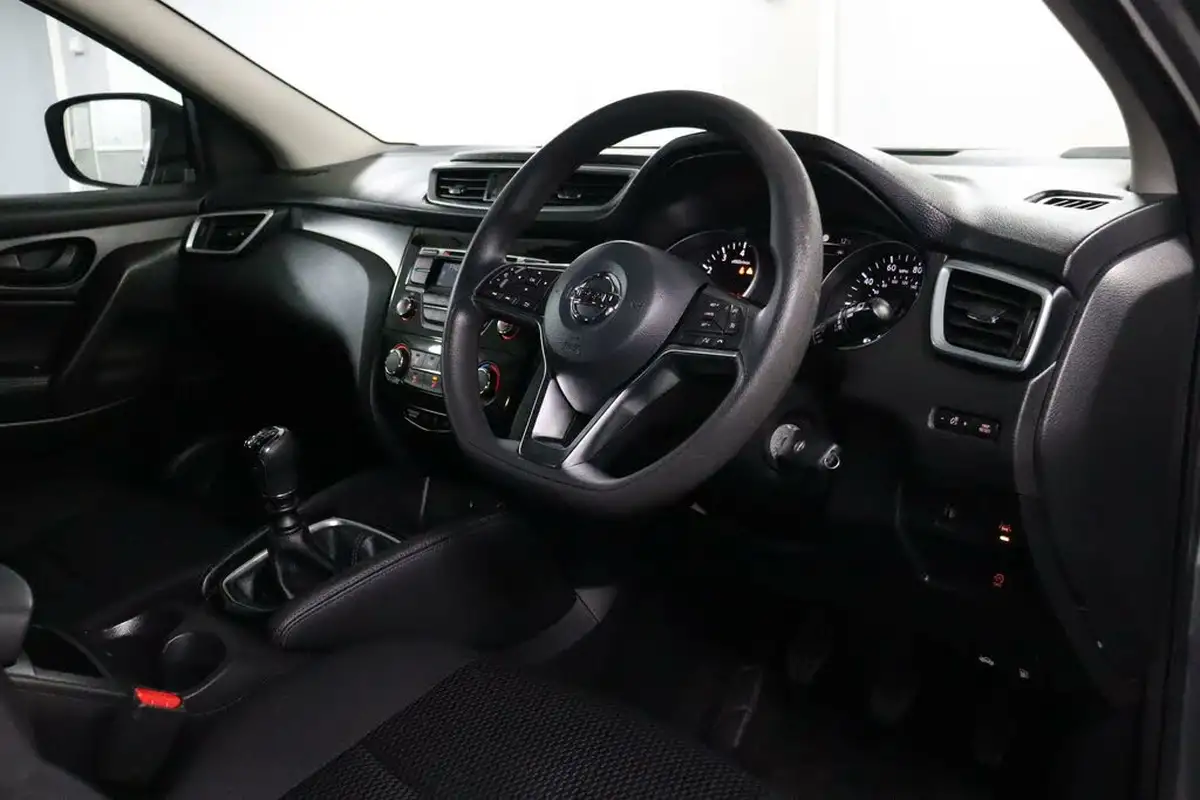 2018-nissan-qashqai-13-dig-t-visia-big-4