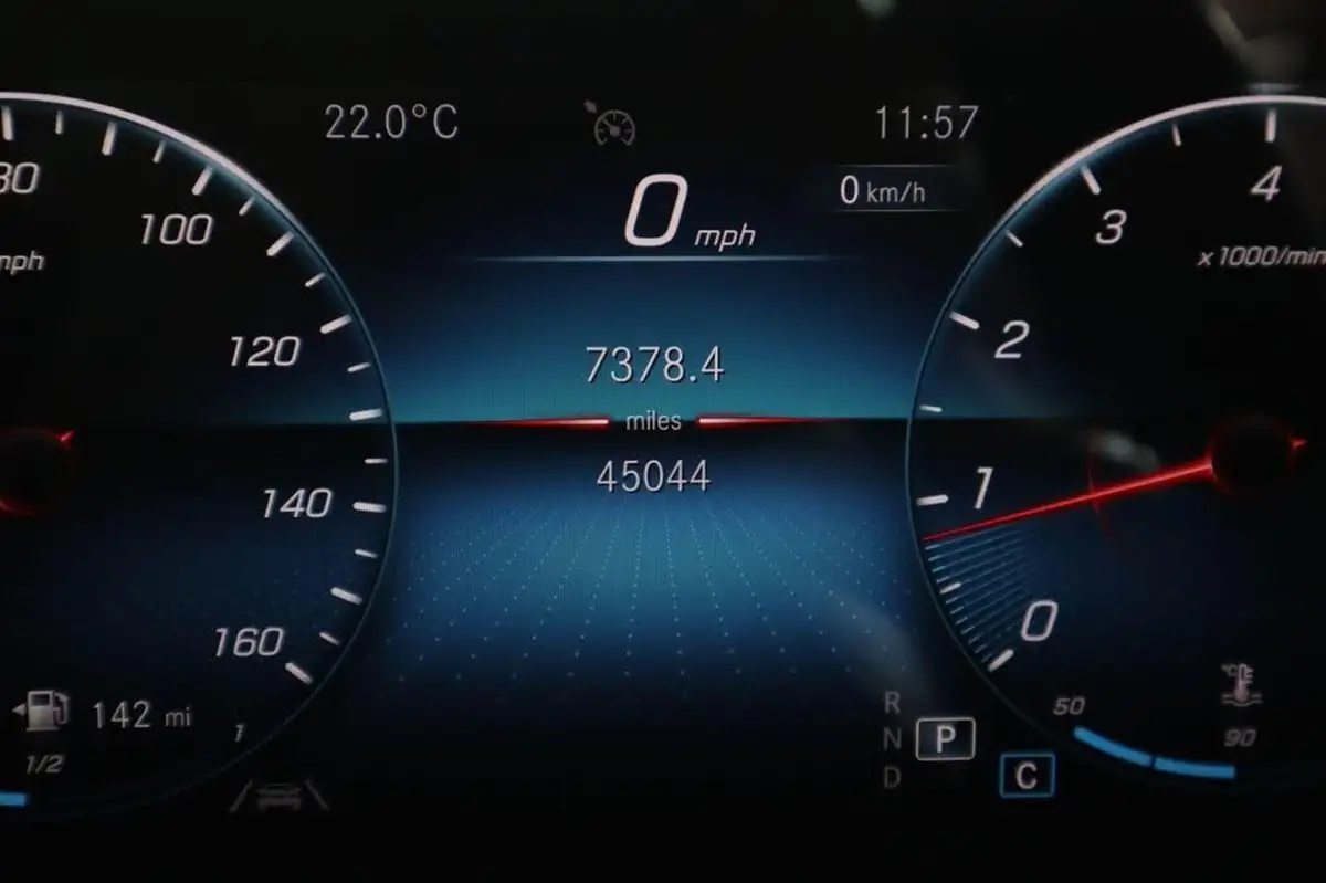 2021-mercedes-benz-cla-13-cla-200-amg-line-premium-plus-coupe-4d-big-48