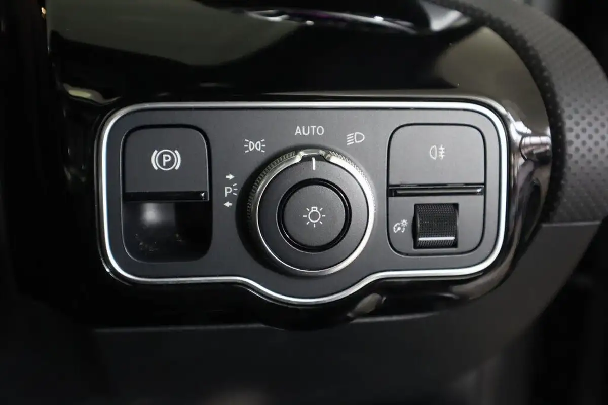 2021-mercedes-benz-cla-13-cla-200-amg-line-premium-plus-coupe-4d-big-20