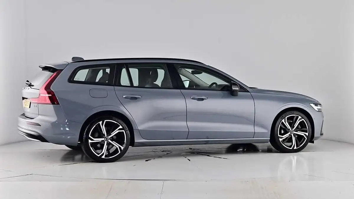 2023-volvo-v60-20-b3-plus-station-wagon-big-79