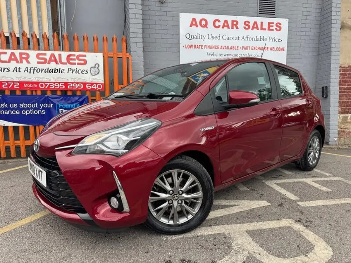 2018-toyota-yaris-15-vvt-i-icon-navi-hybrid-big-2