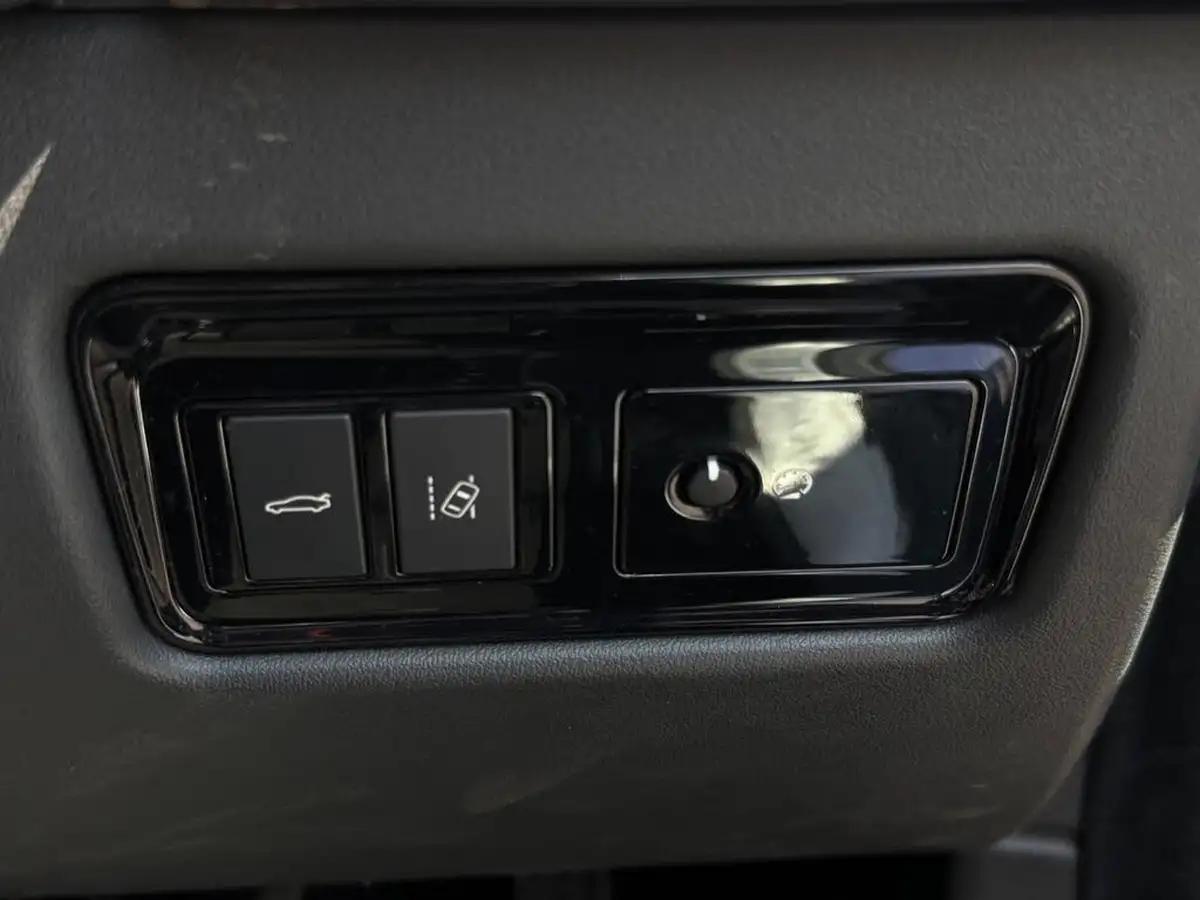 2015-jaguar-xe-20td-r-sport-163ps-auto-big-37