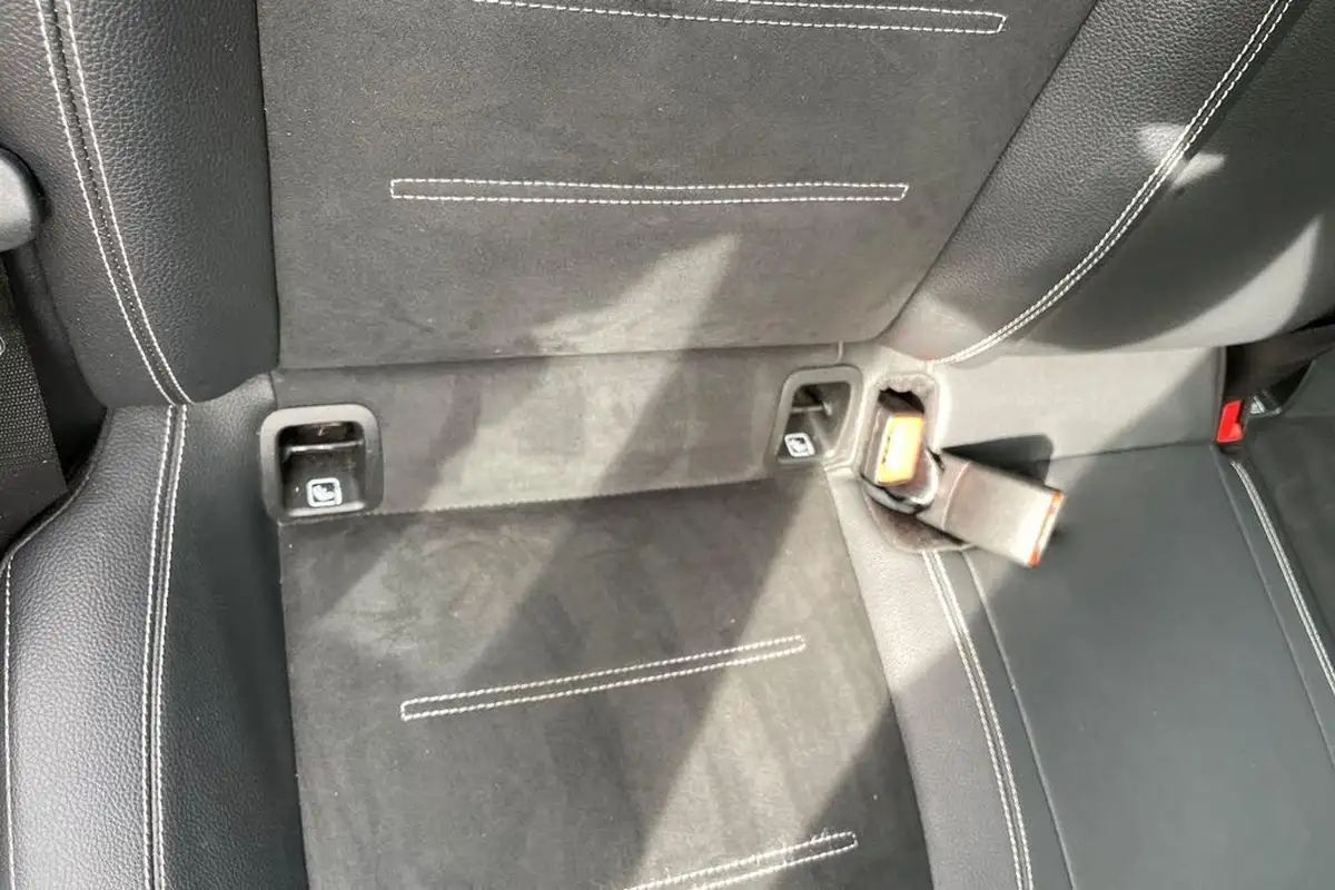 2021-mercedes-benz-a-class-13-a200-exclusive-edition-7g-dct-big-25