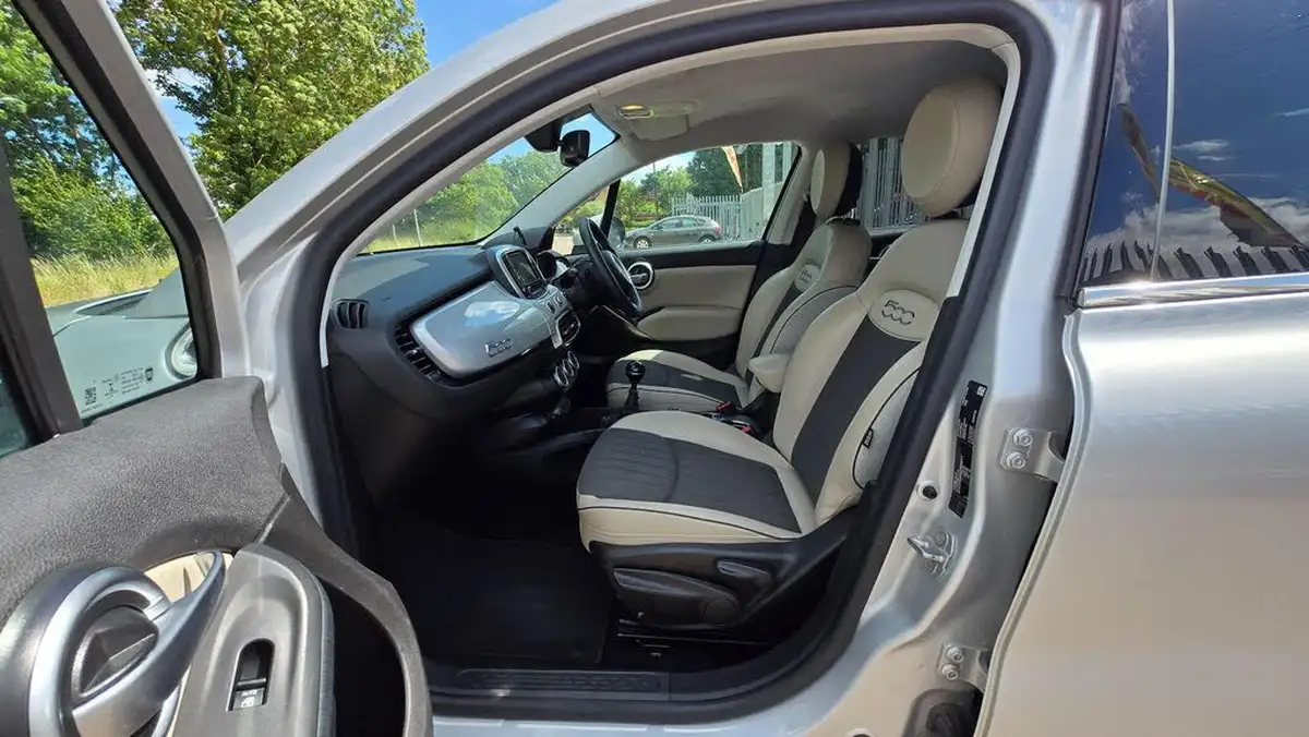 2017-fiat-500x-16-e-torq-lounge-big-20
