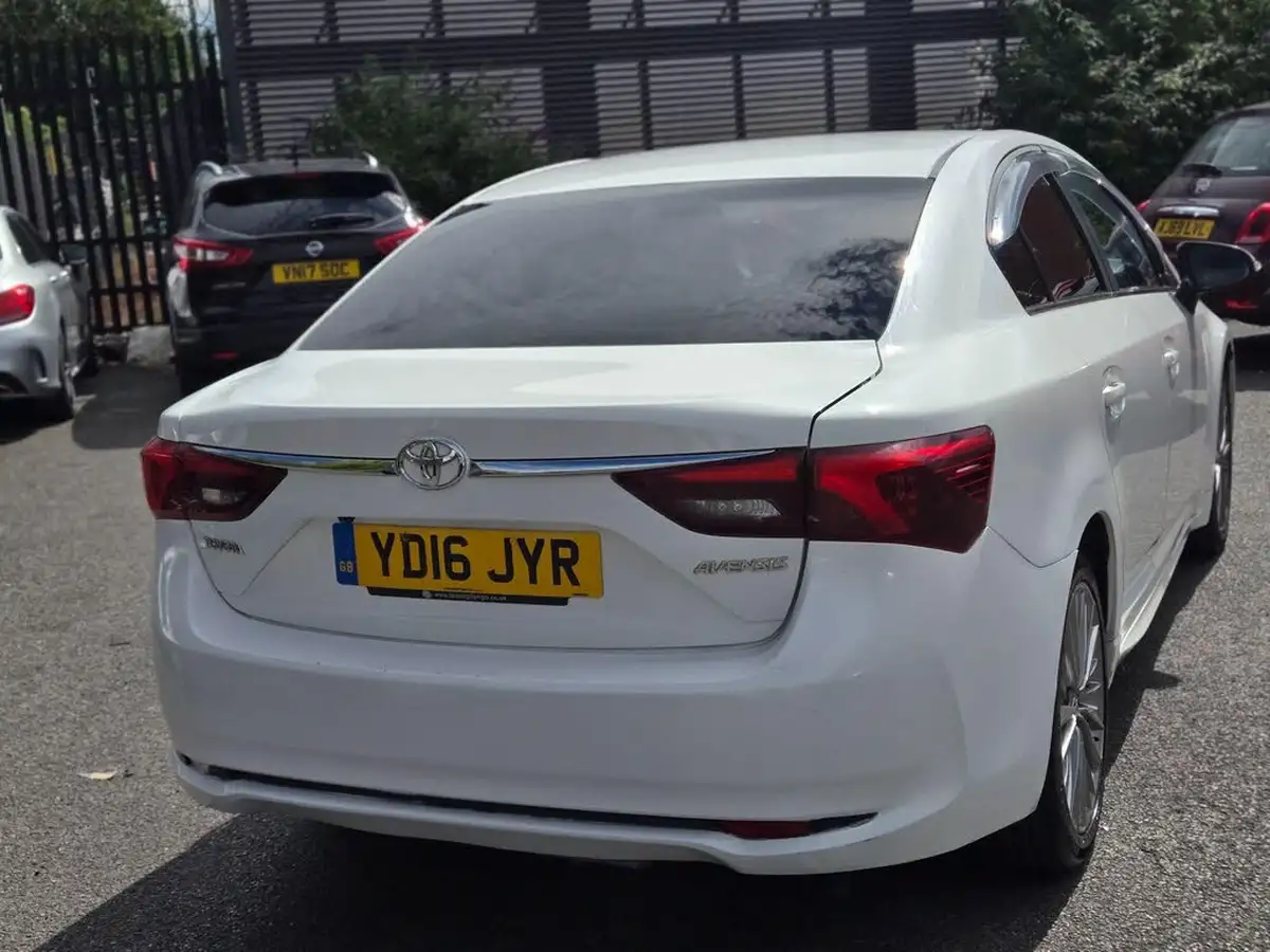 2016-toyota-avensis-20d-4d-excel-saloon-4d-big-9