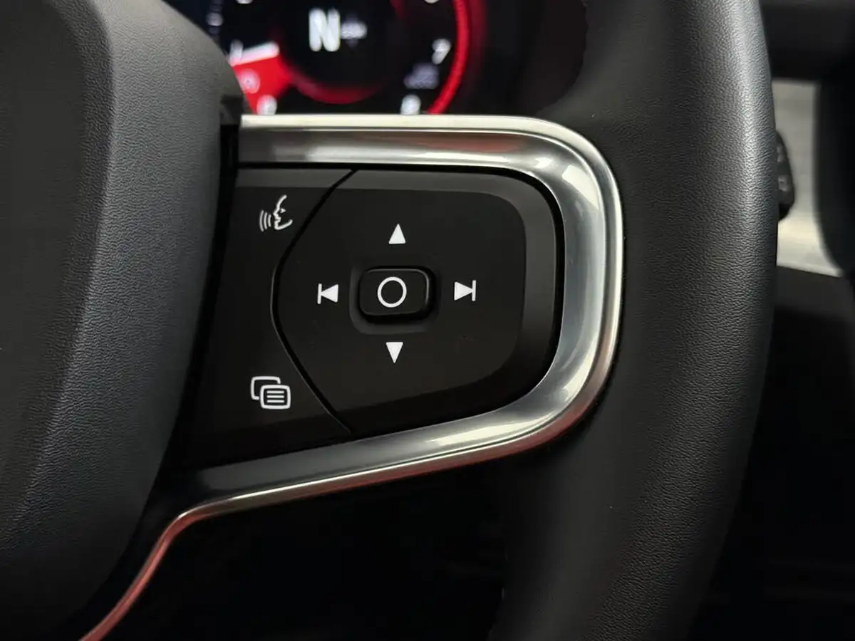 2021-volvo-xc40-15-t3-momentum-161bhp-big-23