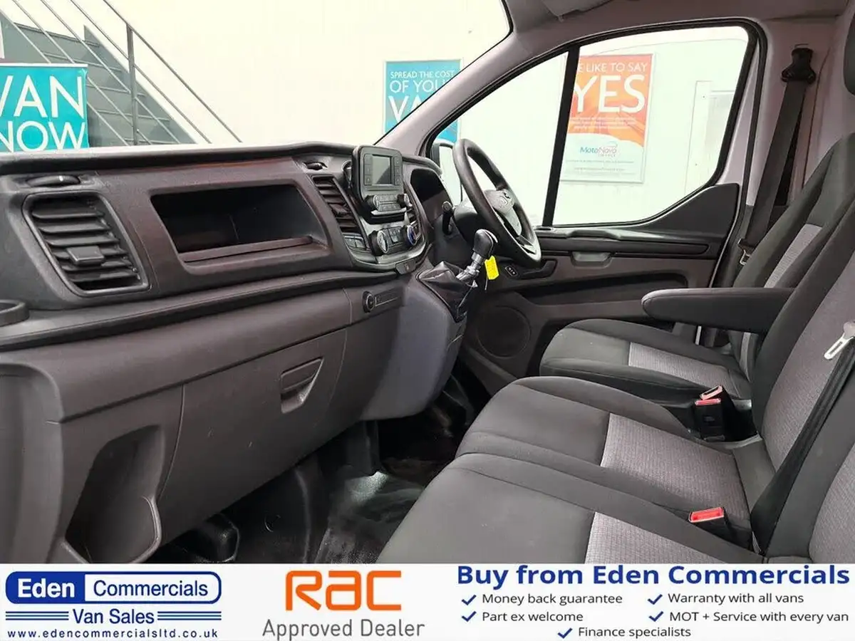 2019-ford-transit-custom-20tdci-300-l1h1-105pseu6-panel-van-big-8