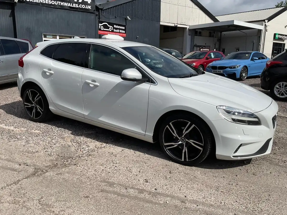 2016-volvo-v40-20td-d2-r-design-pro-big-49