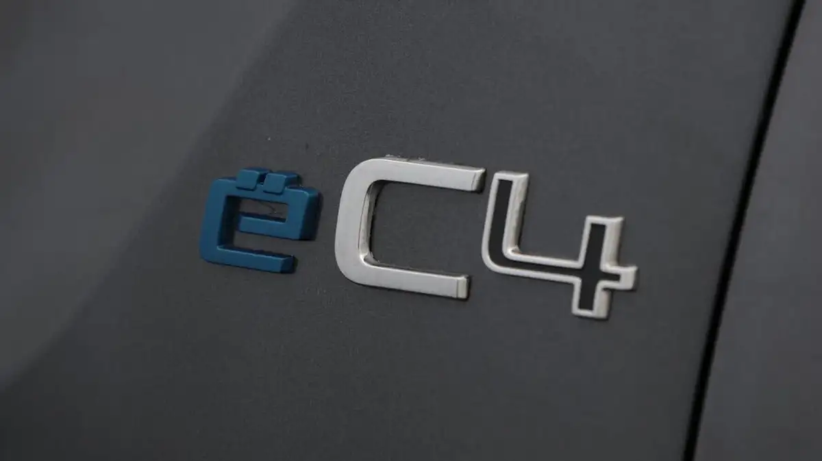 2022-citroen-c4-e-shine-plus-big-22