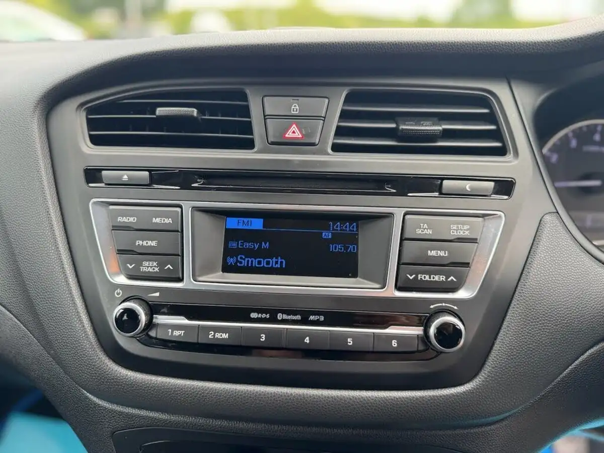 2016-hyundai-i20-12-sport-big-18
