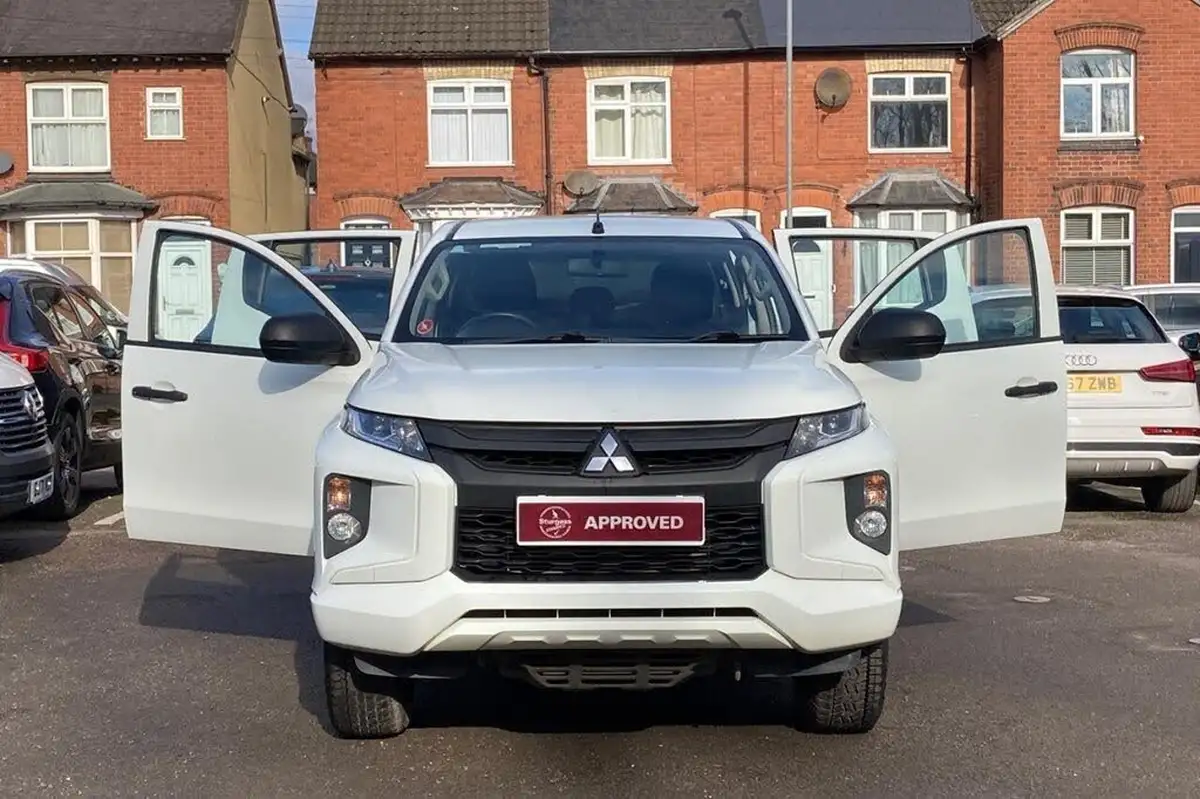 2021-mitsubishi-l200-22di-d-4-life-double-pickup-big-30