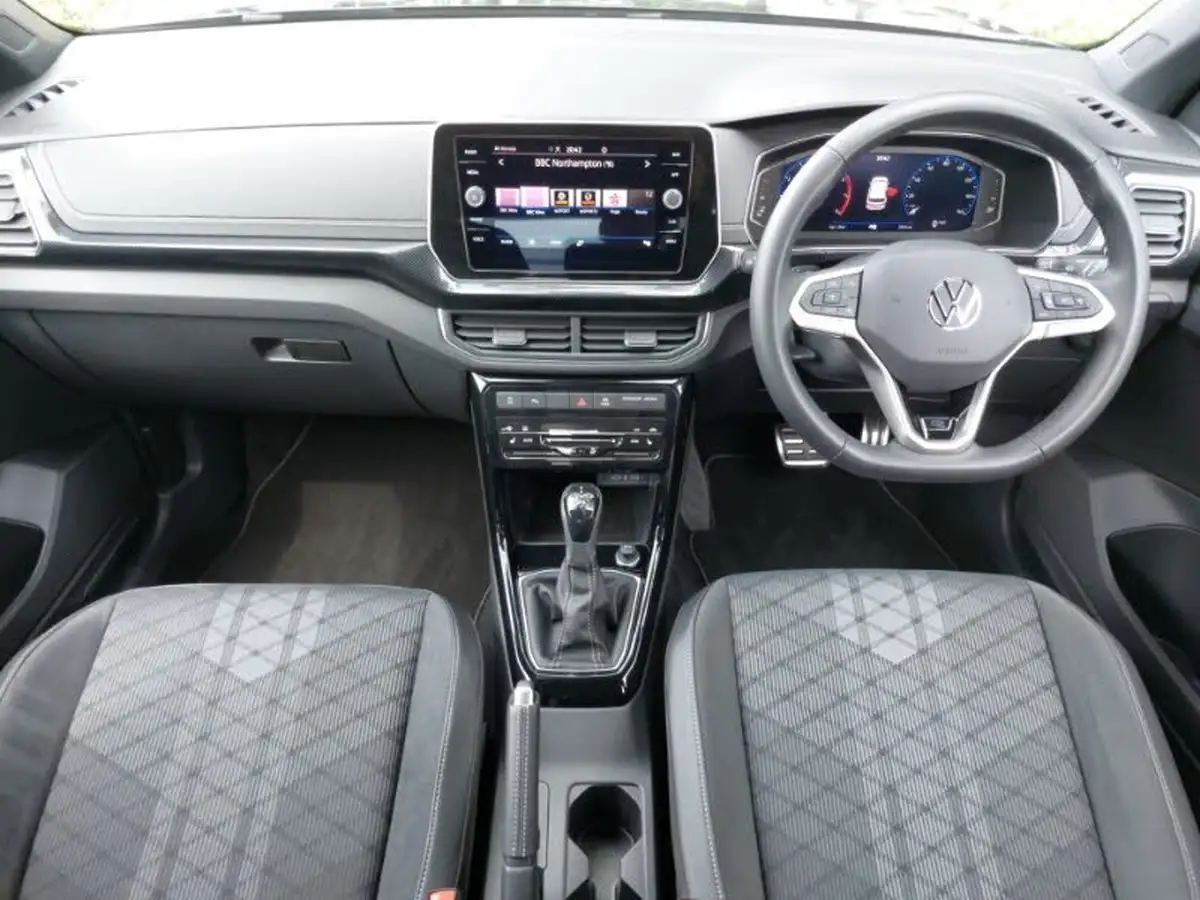 2024-volkswagen-t-cross-10-tsi-r-line-115ps-dsg-big-2