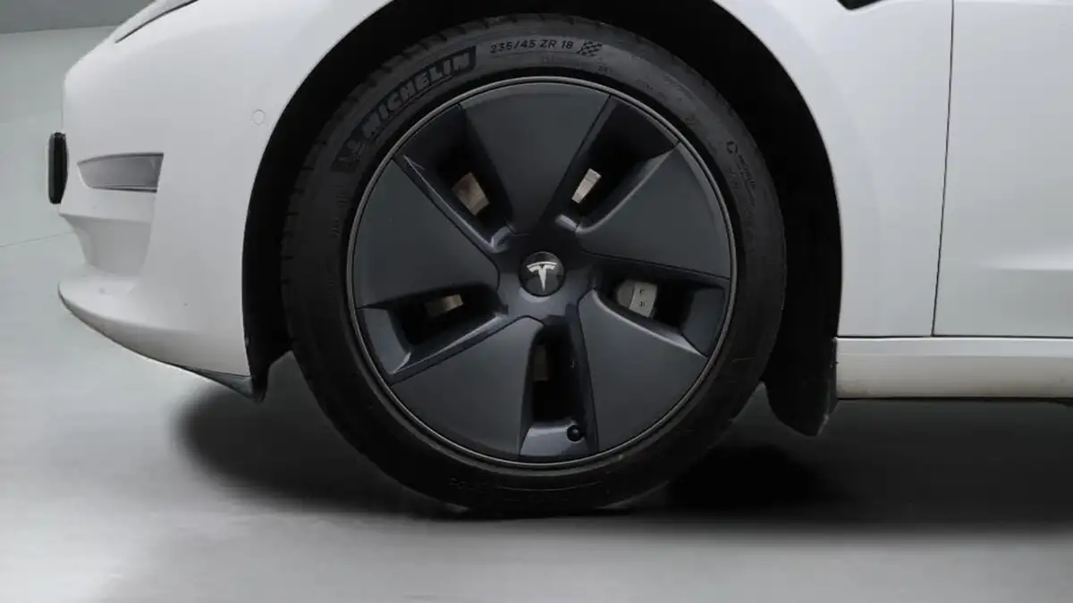 2021-tesla-model-3-e-long-range-awd-big-18