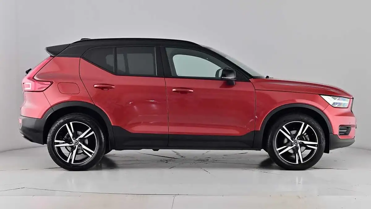 2022-volvo-xc40-15-t3-r-design-auto-big-3