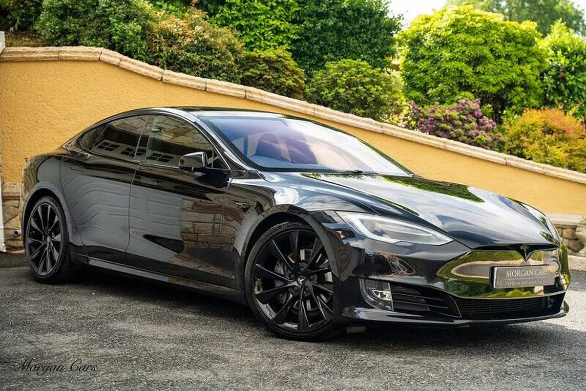 2017-tesla-model-s-e-90d-311kw-big-17