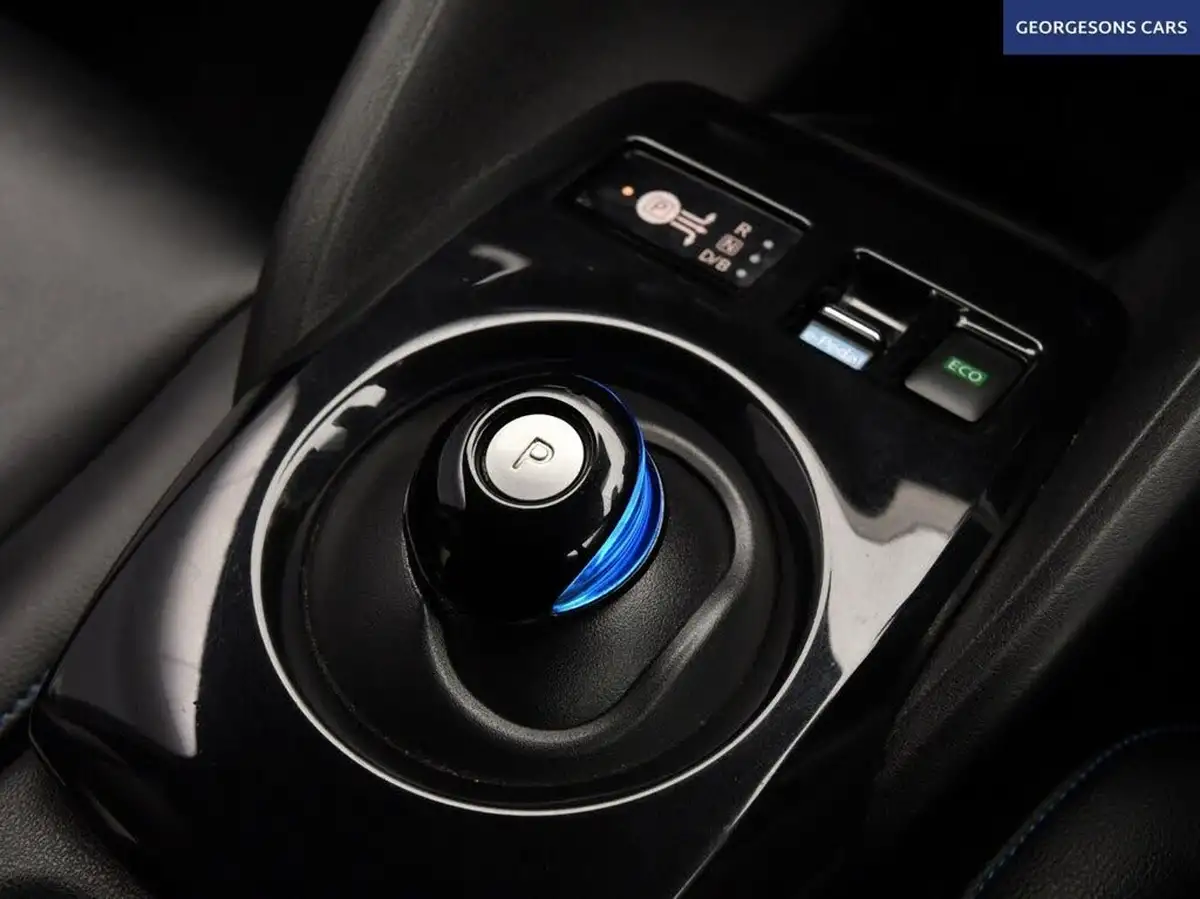 2022-nissan-leaf-e-e-n-connecta-big-22