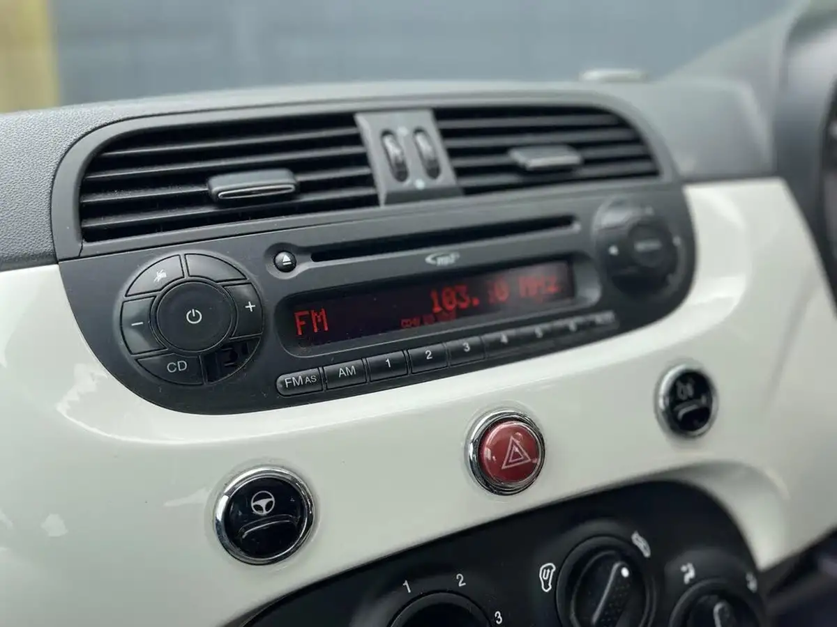 2012-fiat-500-12-lounge-ss-big-32